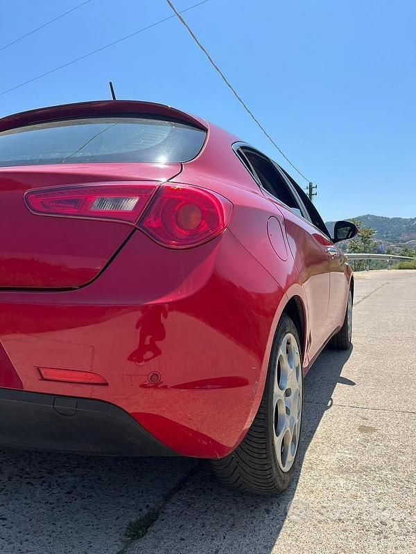 Usata Alfa Romeo Giulietta 105 CV (77 kW) 2011 Rosso Utilitaria