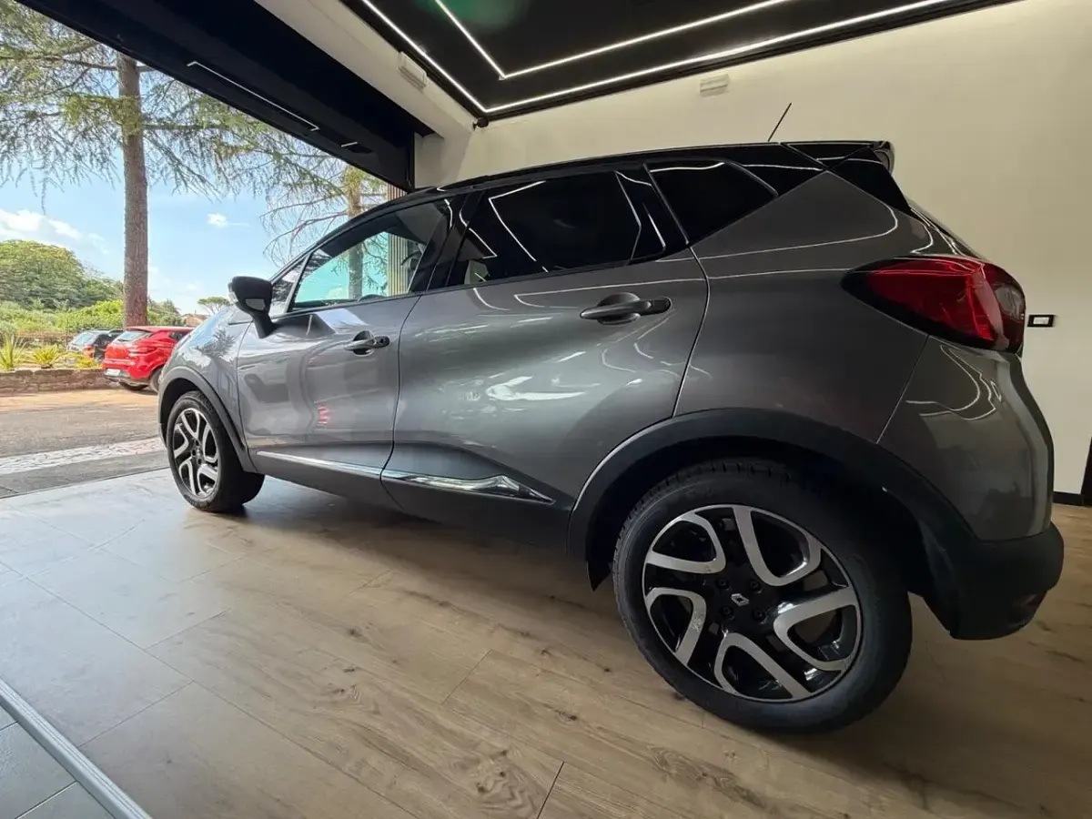 Usata Renault Captur 110 CV (80 kW) 2015 Argento SUV