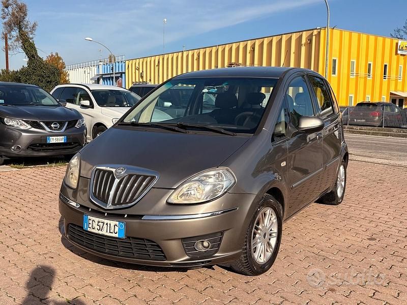 Giallo Usata 2010 Lancia Musa Monovolume | 3350 € (Buon prezzo) - Immagine 1/4