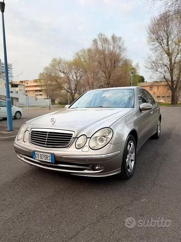 Usata Mercedes E280 190 CV (139 kW) 2006 Grigio Berlina