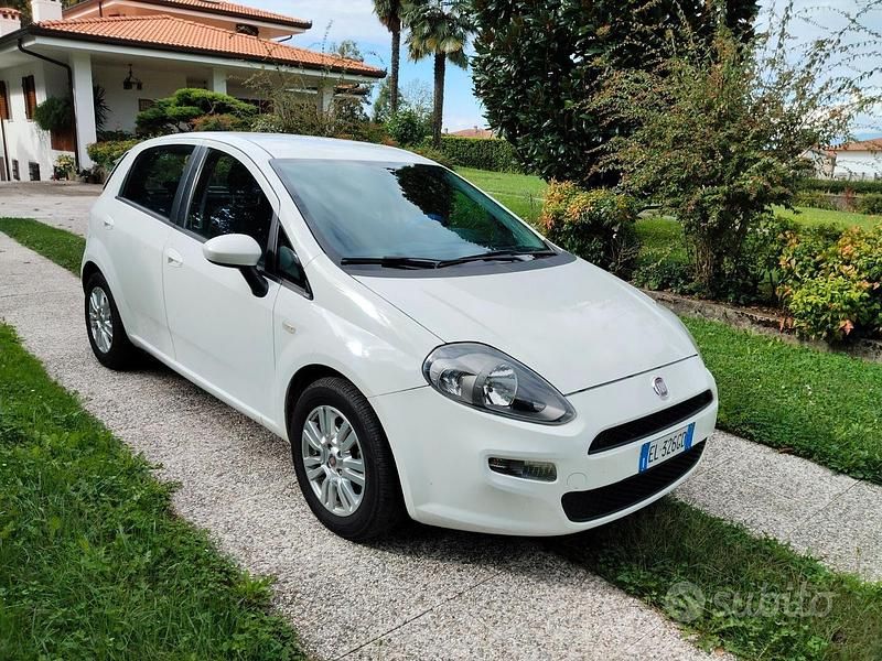 Usata Fiat Grande Punto 75 CV (55 kW) 2012 Bianco Utilitaria