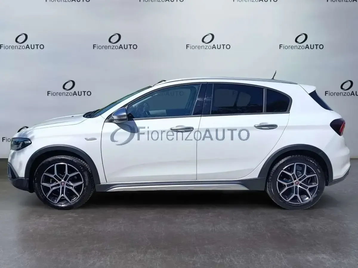 Usata Fiat Tipo Cross Plus 101 CV (74 kW) 2021 Bianco Berlina