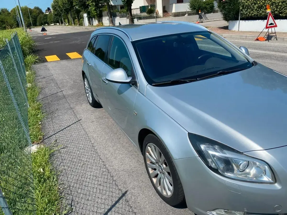 Usata Opel Insignia Cosmo 160 CV (117 kW) 2010 Argento Station wagon