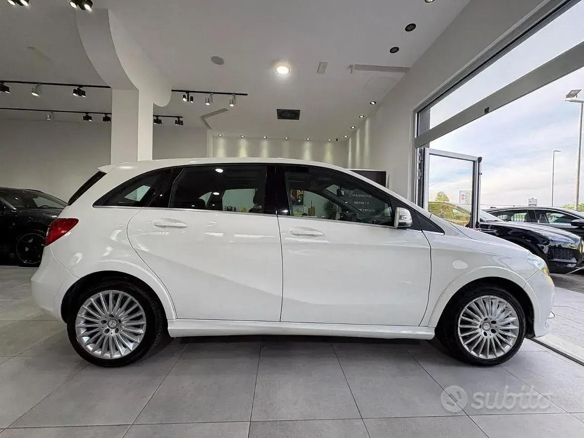 Gebraucht Mercedes B200 Premium 156 PS (114 kW) 2014 Van / Kleinbus