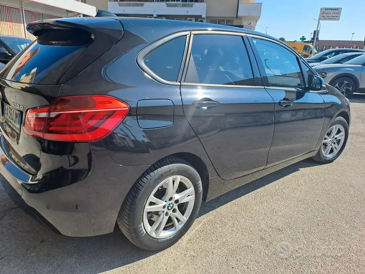 Usata BMW 218 Luxury Line 150 CV (110 kW) 2015 Nero Station wagon