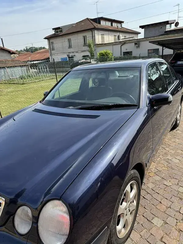 Usata Mercedes E220 Elegance 143 CV (105 kW) 2001 Berlina