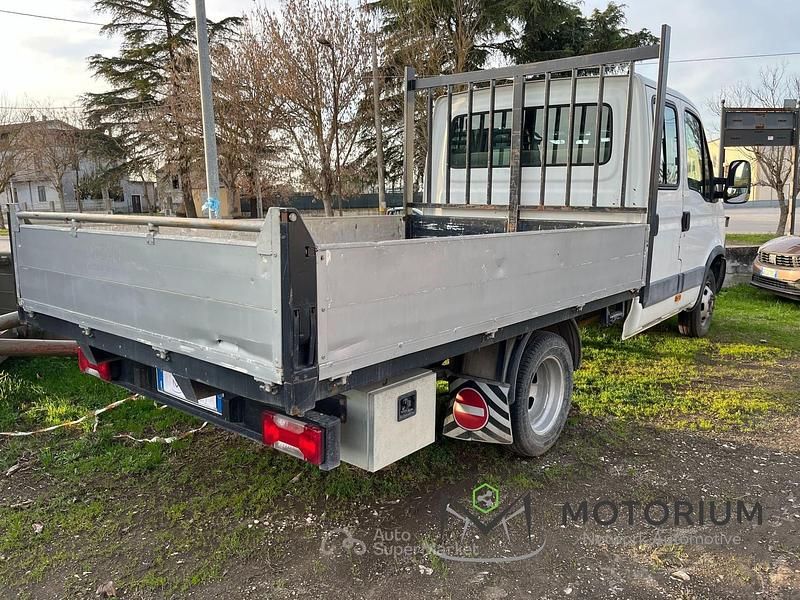 Usata Iveco Daily 126 CV (92 kW) 2013 Bianco Cabrio
