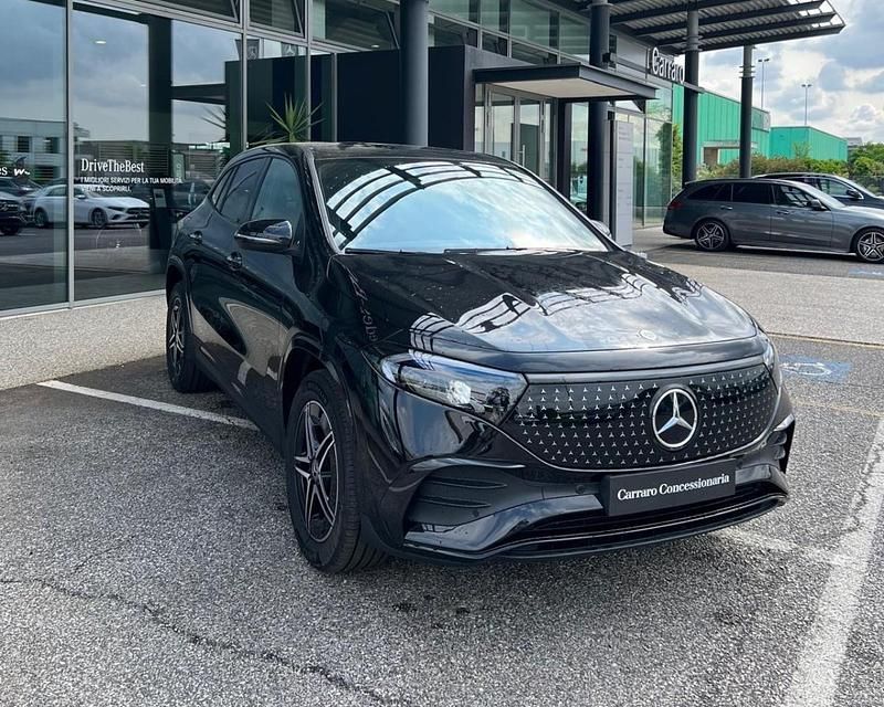 Vernice nero cosmo Usata 2024 Mercedes EQA250+ Advanced Plus SUV | 38.200 € (Molto cara) - Immagine 1/4