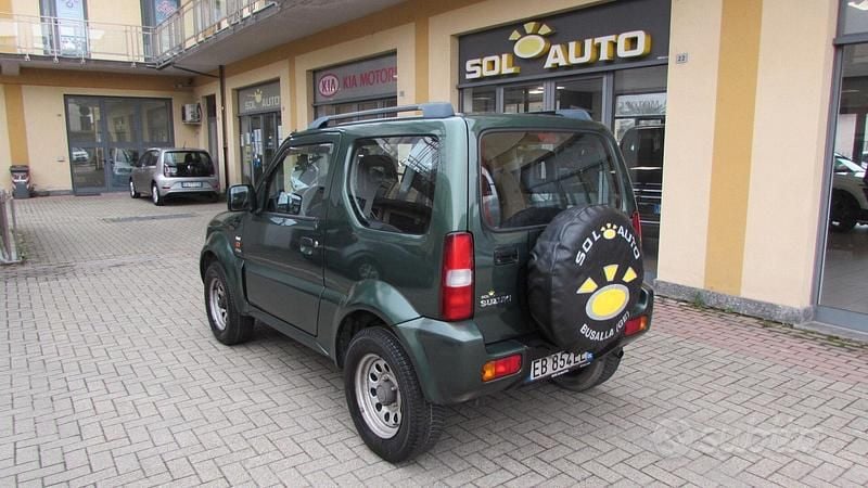 Usata Suzuki Jimny 86 CV (63 kW) 2010 Verde SUV