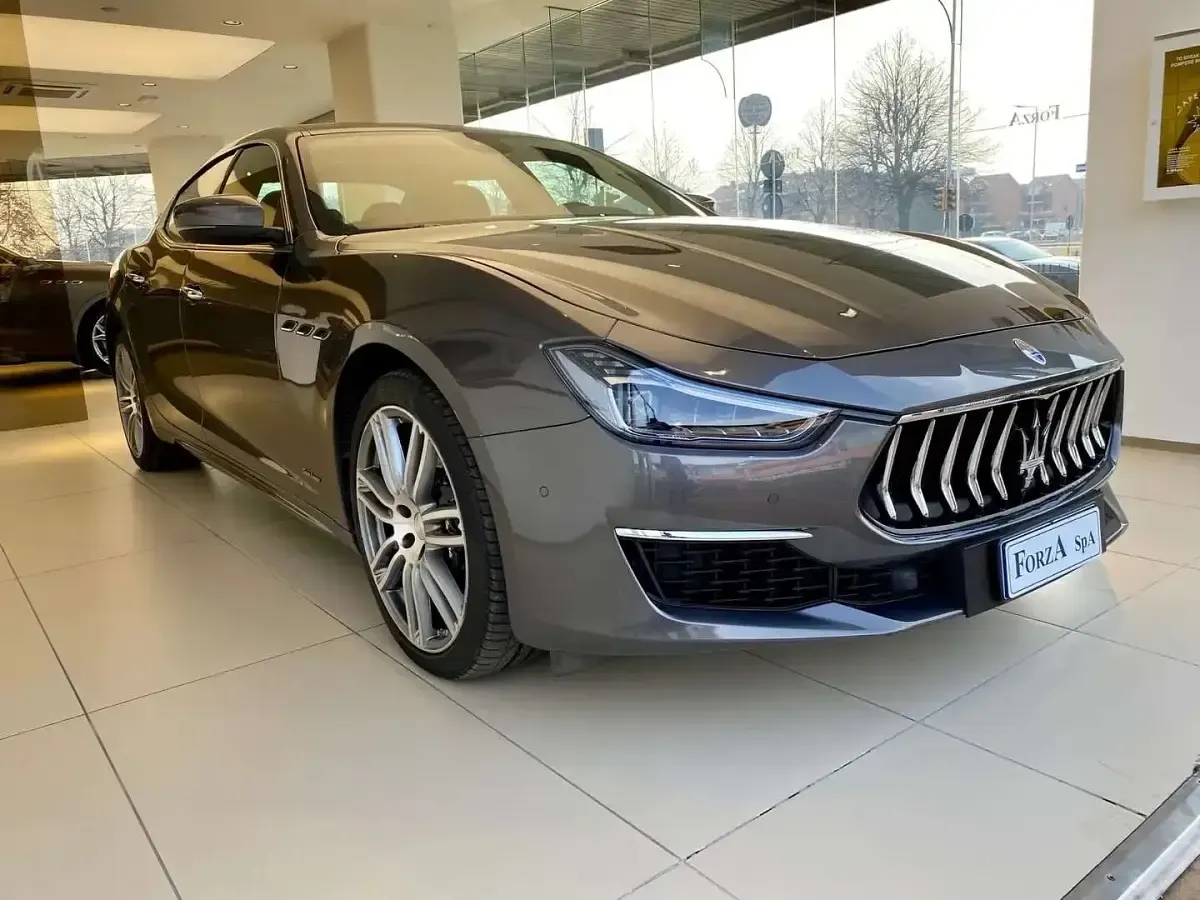 Usata Maserati Ghibli GranLusso 250 CV (183 kW) 2018 Grigio maratea Berlina