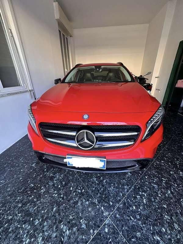 Usata Mercedes GLA180 109 CV (80 kW) 2015 Rosso SUV