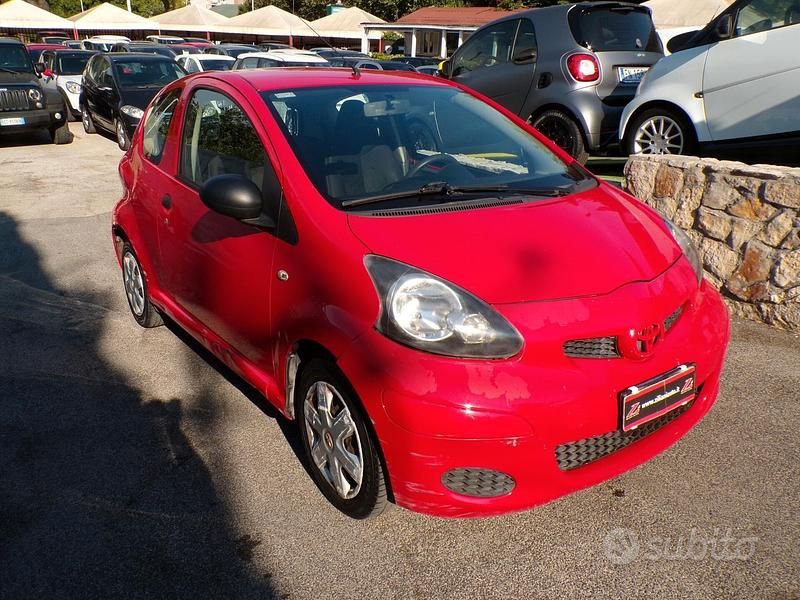 Usata Toyota Aygo 68 CV (50 kW) 2010 Rosso Utilitaria