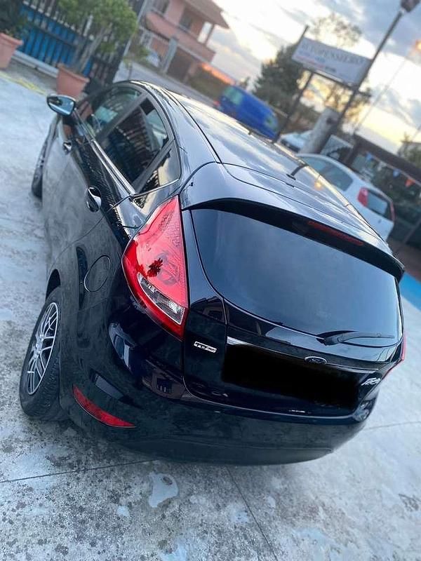 Usata Ford Fiesta Titanium 68 CV (50 kW) 2010 Nero Utilitaria