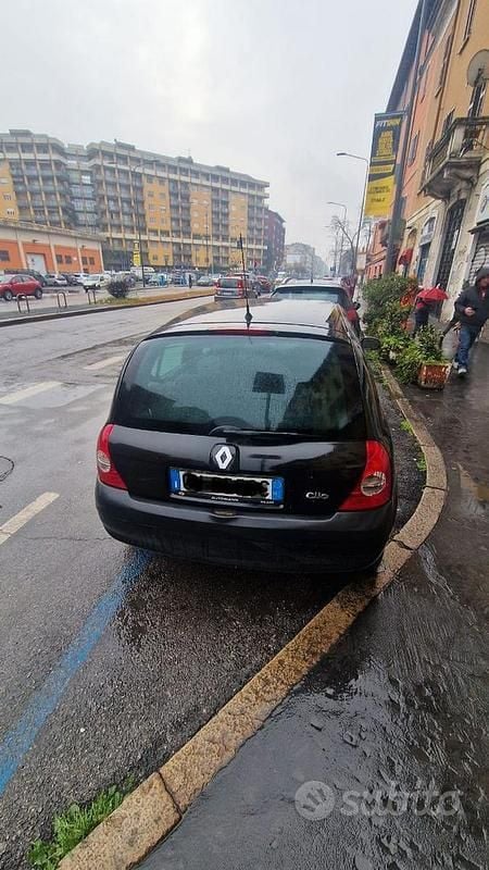 Usata Renault Clio II 75 CV (55 kW) 2005 Nero Berlina