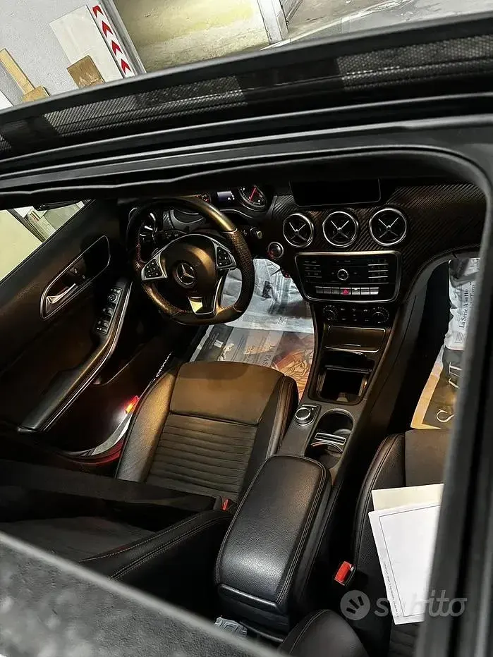 Usata Mercedes 180 AMG 109 CV (80 kW) 2019 Grigio Berlina
