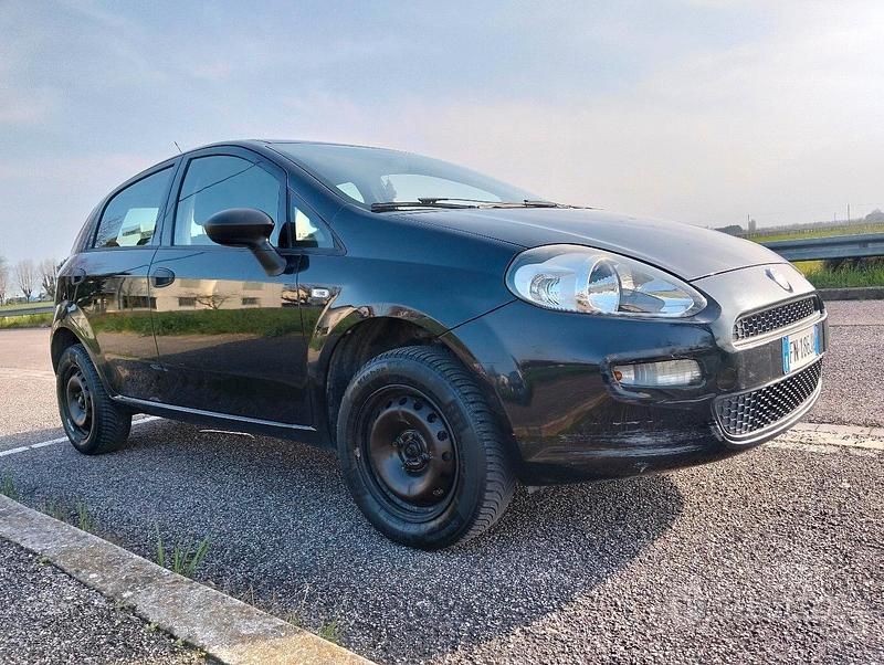 Usata Fiat Punto 77 CV (56 kW) 2018 Nero Utilitaria