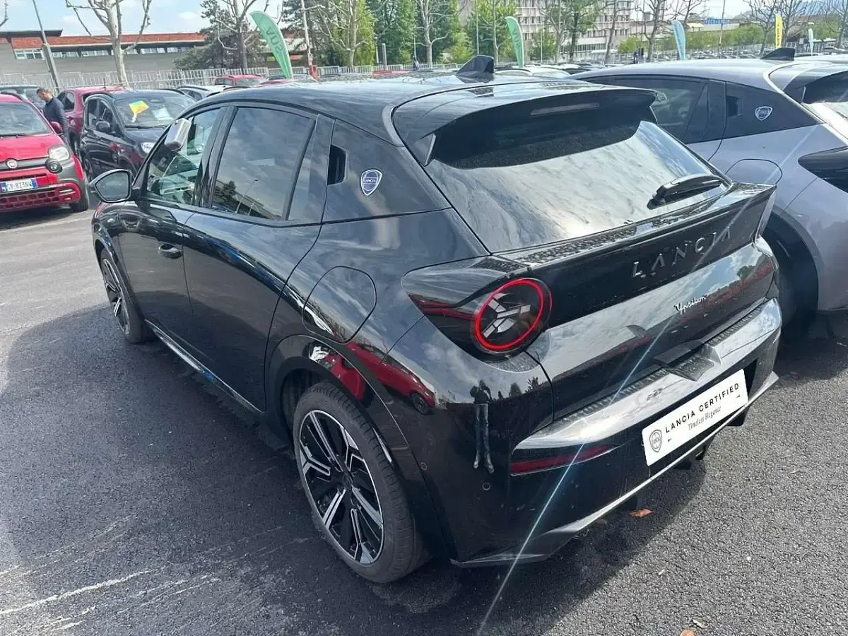 Usata Lancia Ypsilon 101 CV (74 kW) 2025 Nero Utilitaria