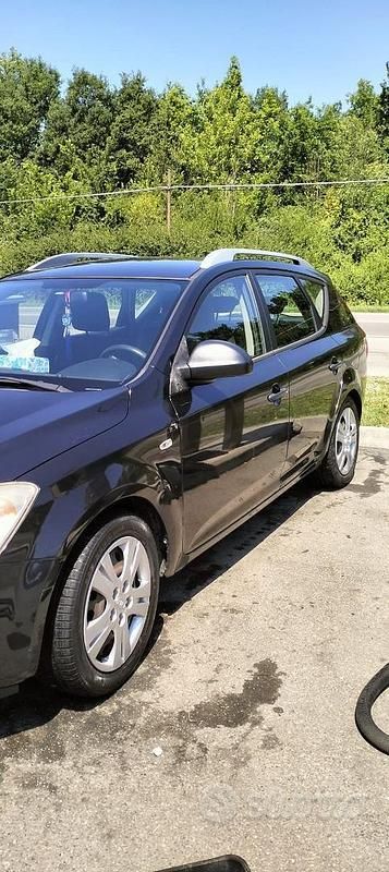 Usata Kia Ceed 90 CV (66 kW) 2009 Nero Utilitaria