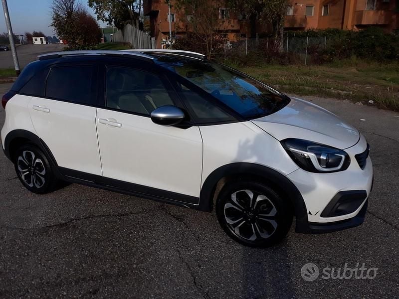 Bianco Usata 2020 Honda Jazz Executive Due volumi | 17.900 € (Cara) - Immagine 1/4