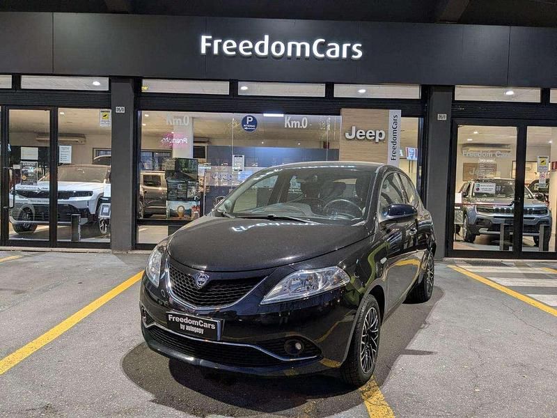 Usata Lancia Ypsilon Gold 69 CV (50 kW) 2017 Nero Utilitaria