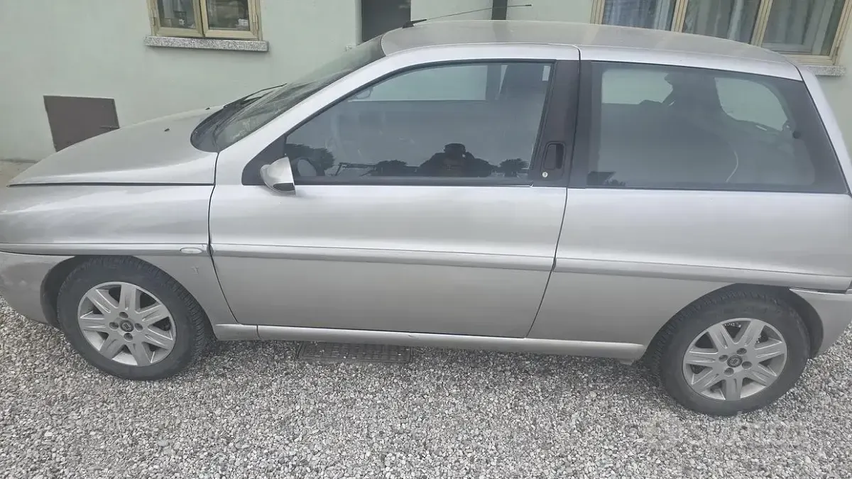 Usata Lancia Ypsilon 60 CV (44 kW) 2004 Grigio Utilitaria