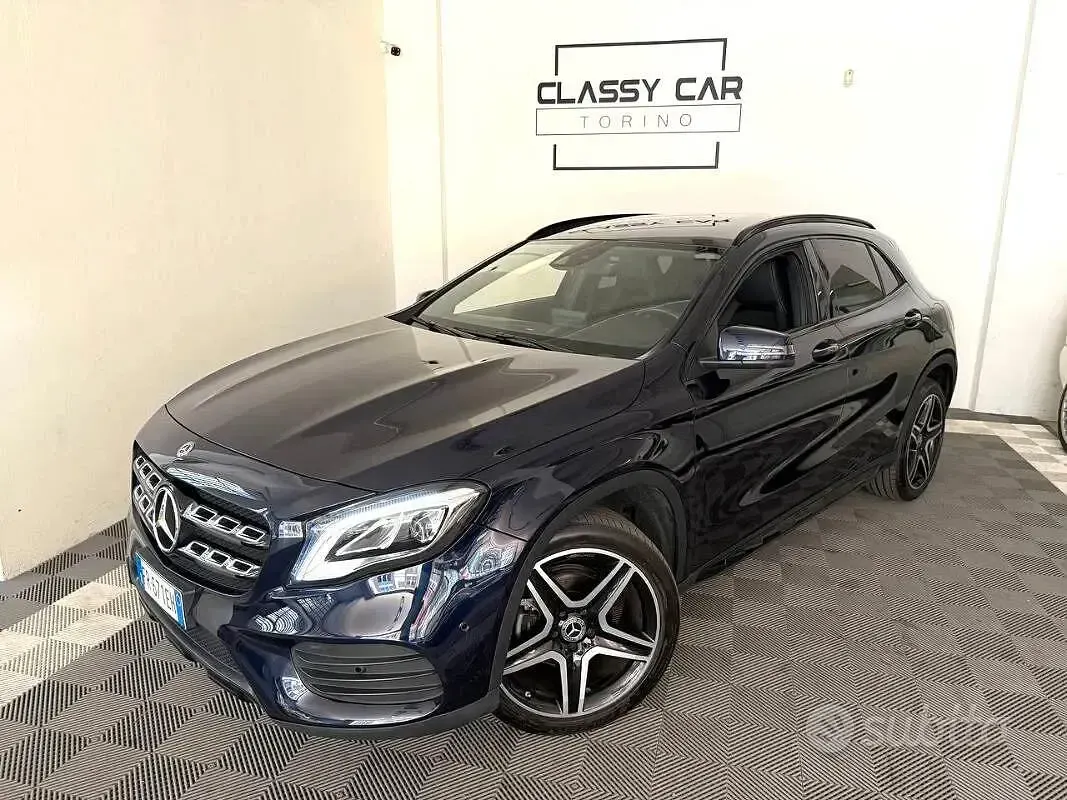 Usata Mercedes GLA200 Premium 136 CV (100 kW) 2018 Blu/azzurro SUV