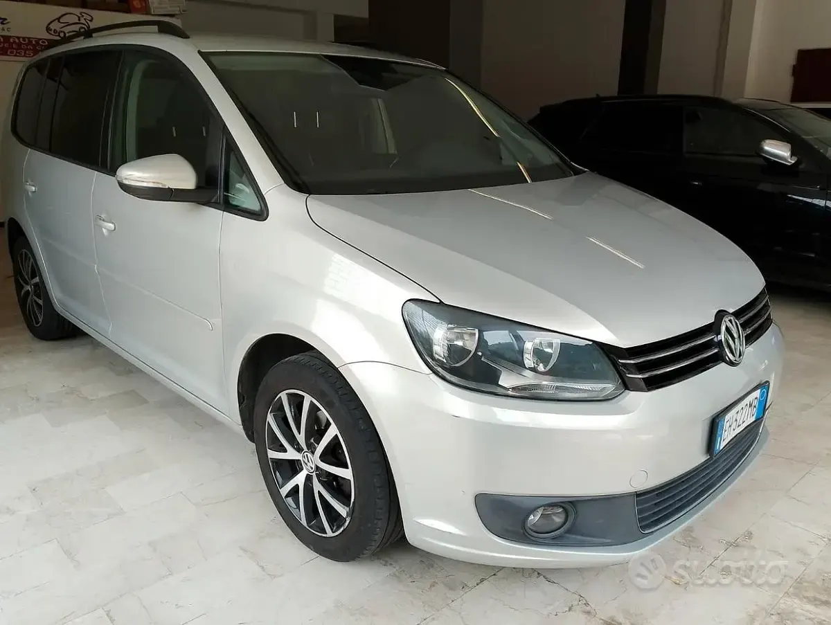Usata VW Touran Comfortline 105 CV (77 kW) 2011 Grigio Monovolume