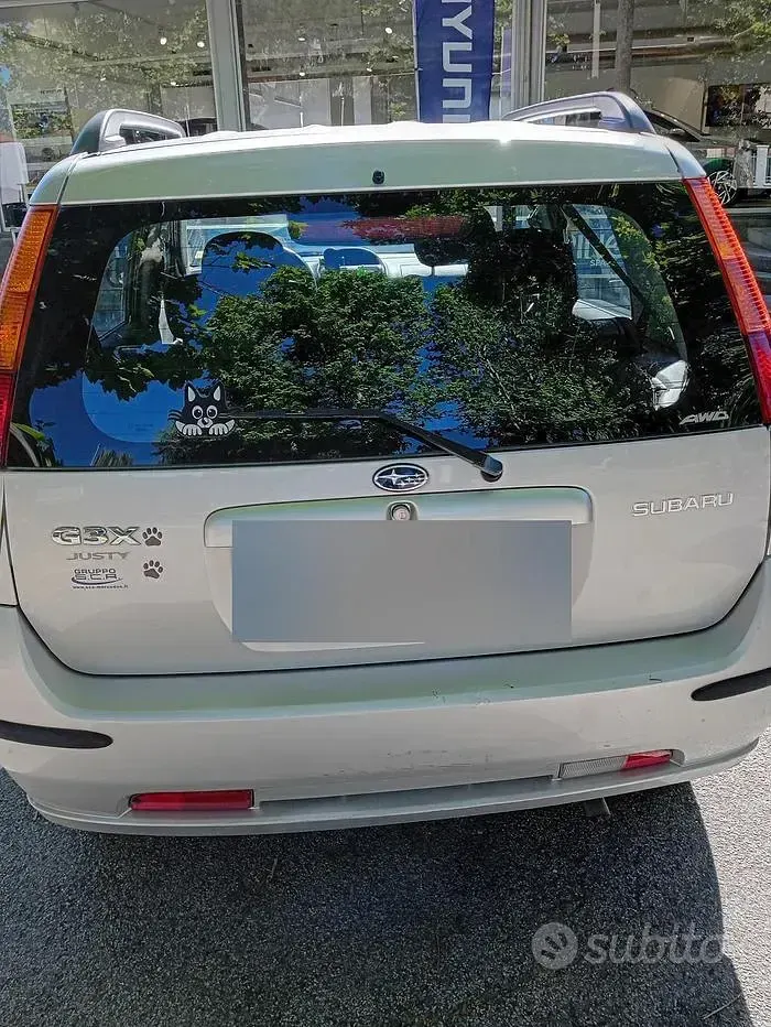 Usata Subaru Justy 94 CV (69 kW) 2005 Grigio Utilitaria