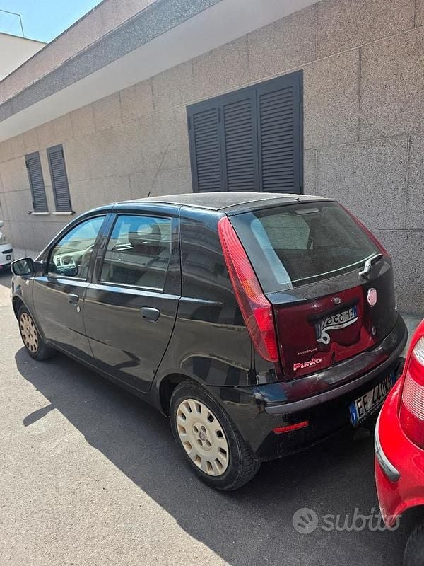 Usata Fiat Punto 77 CV (56 kW) 2010 Nero Utilitaria