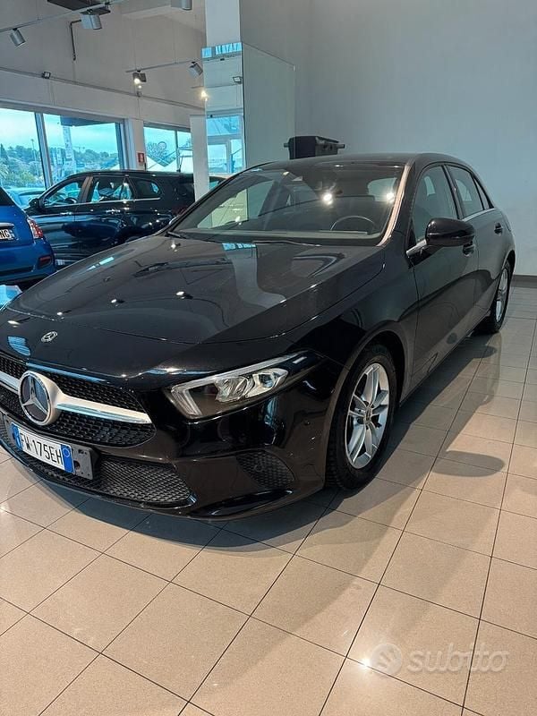 Usata Mercedes A180 116 CV (85 kW) 2019 Nero Berlina