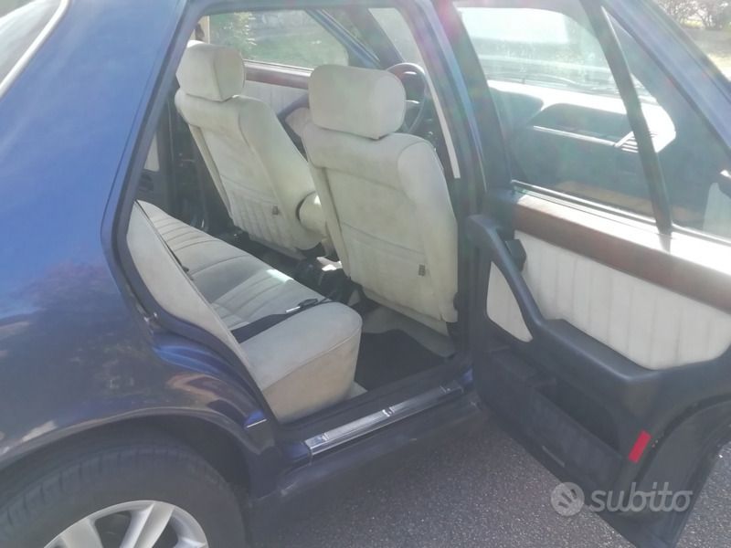 Usata Lancia Thema 152 CV (111 kW) 1993 Blu Berlina