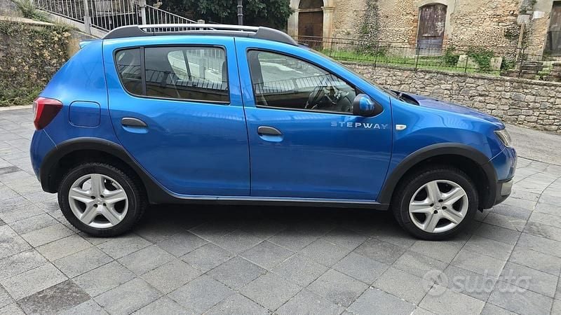 Usata Dacia Sandero 90 CV (66 kW) 2015 Blu Utilitaria