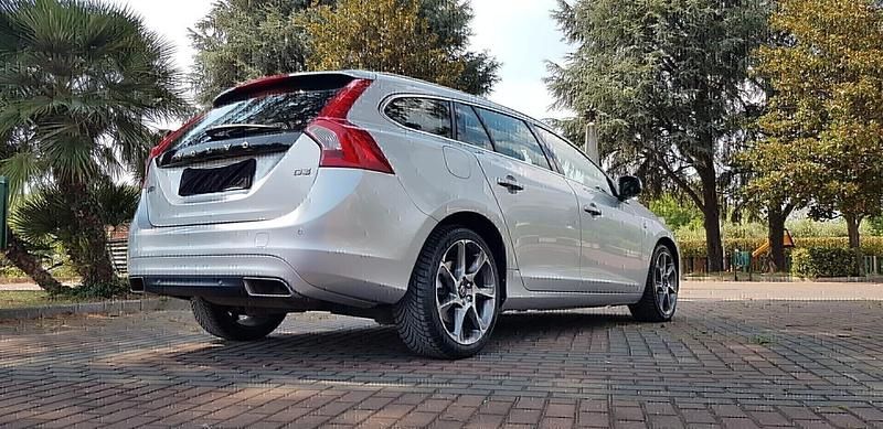 Usata Volvo V60 Ocean Race 150 CV (110 kW) 2016 Argento Station wagon
