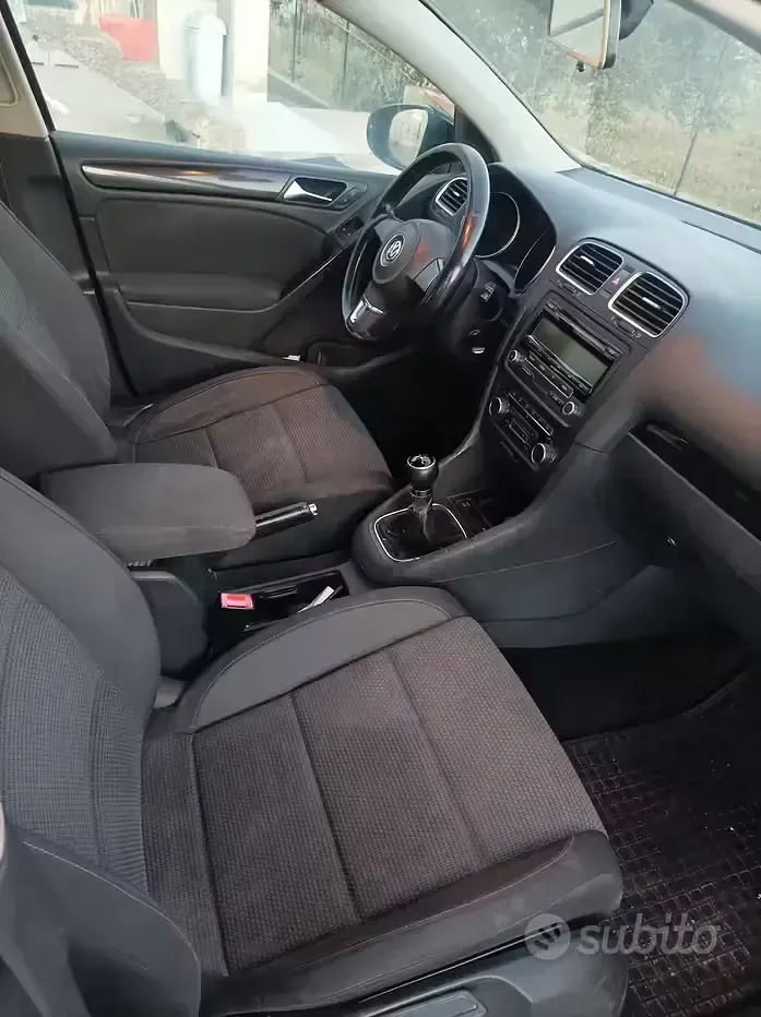 Begagnad VW Golf VI 105 HK (77 kW) 2010 Svart Halvkombi