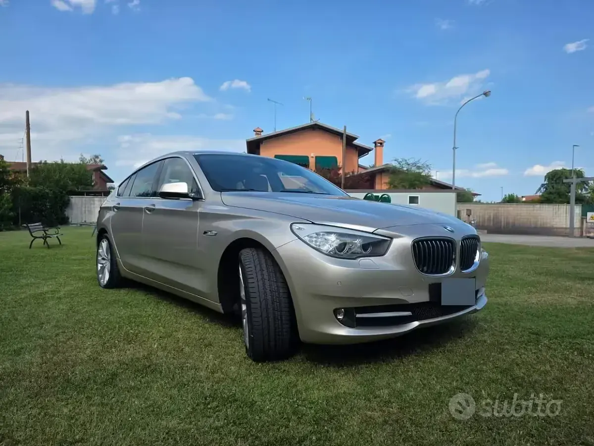 Usata BMW 530 245 CV (180 kW) 2010 Marrone Berlina