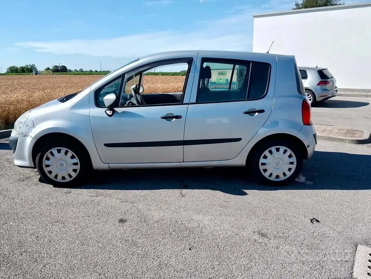 Usata Renault Modus 85 CV (62 kW) 2010 Grigio Monovolume