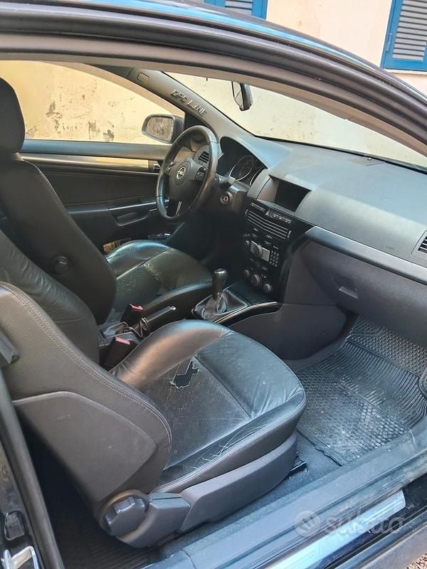 Occasion Opel Astra GTC 150 ch (110 kW) 2007 Noir Berline