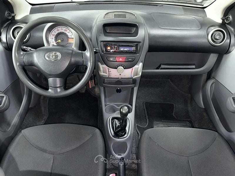 Argento Usata 2007 Toyota Aygo Sol Due volumi | 3300 € (Buon prezzo) - Immagine 1/4