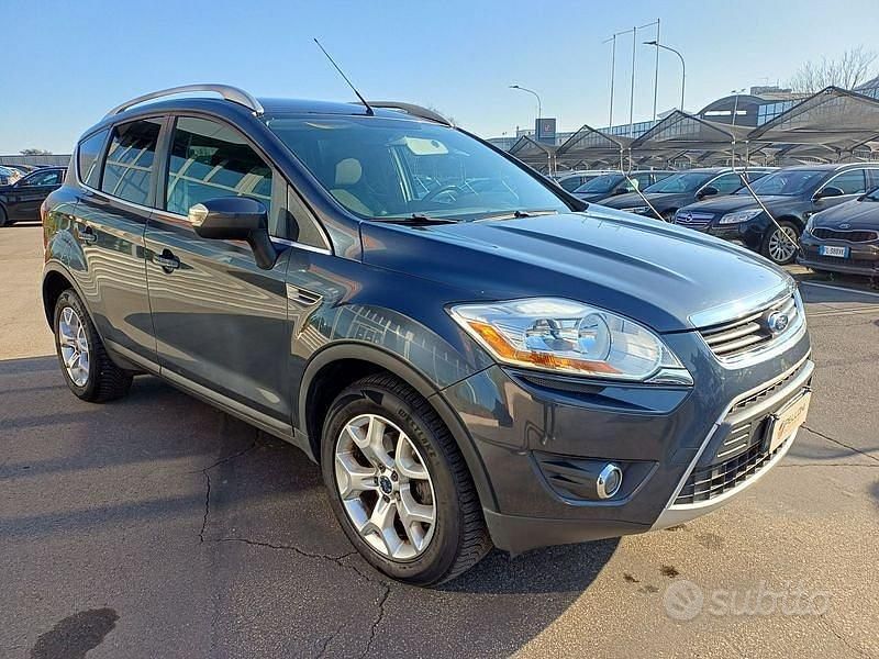 Usata Ford Kuga 136 CV (100 kW) 2010 Grigio SUV