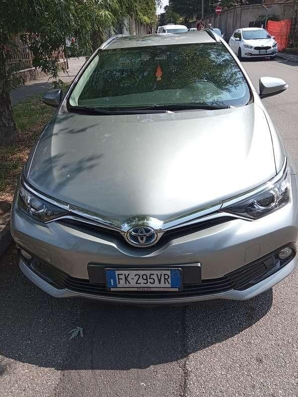Usata 2017 Toyota Auris Hybrid Station wagon | 9500 € (Buon prezzo) - Immagine 1/4