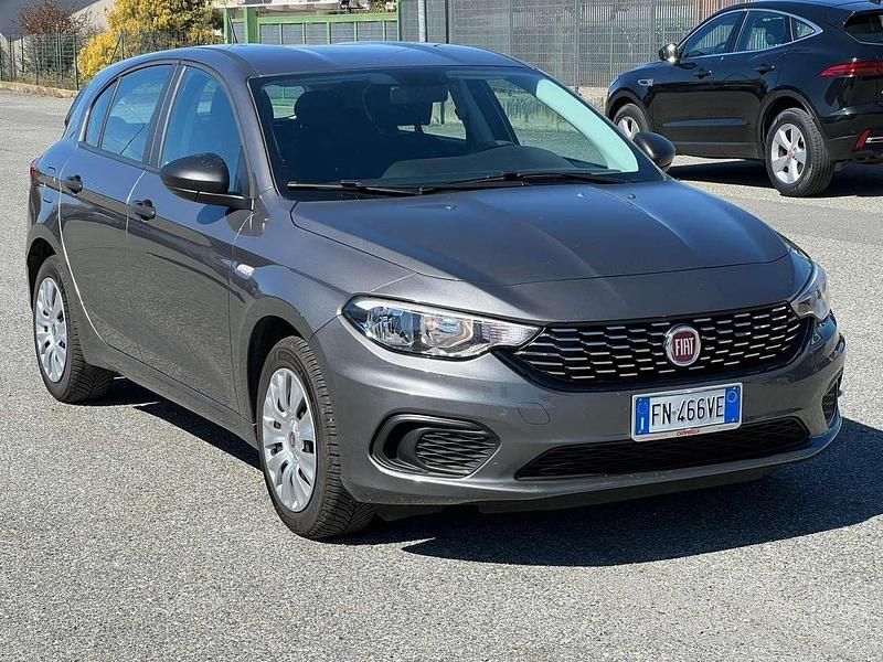 Usata Fiat Tipo Easy 120 CV (88 kW) 2018 Grigio Berlina