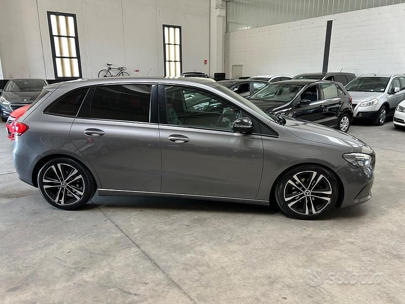 Usata Mercedes B180 Executive 116 CV (85 kW) 2019 Grigio Monovolume