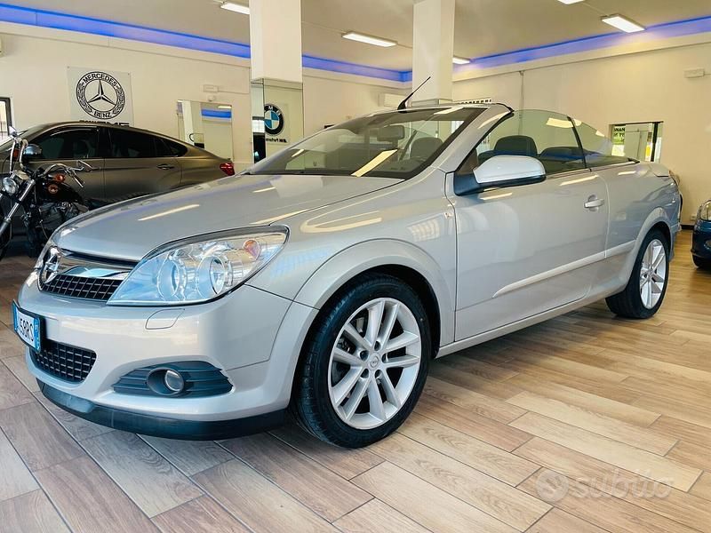 Grigio Usata 2007 Opel Astra Cabriolet Cosmo Cabrio | 5900 € - Immagine 1/4
