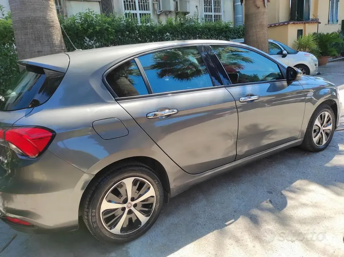 Usata Fiat Tipo Lounge 120 CV (88 kW) 2017 Grigio Berlina