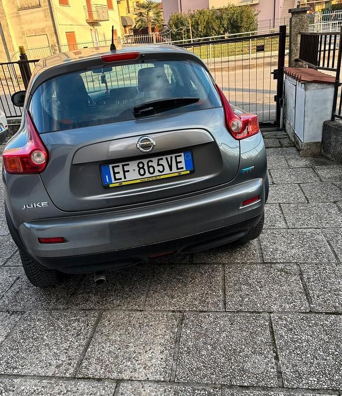 Usata Nissan Juke 110 CV (80 kW) 2010 Grigio SUV