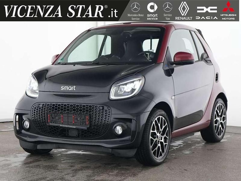 Usata Smart ForTwo Electric Drive 41 kW (56 CV) 2024 Nero / rosso Cabrio