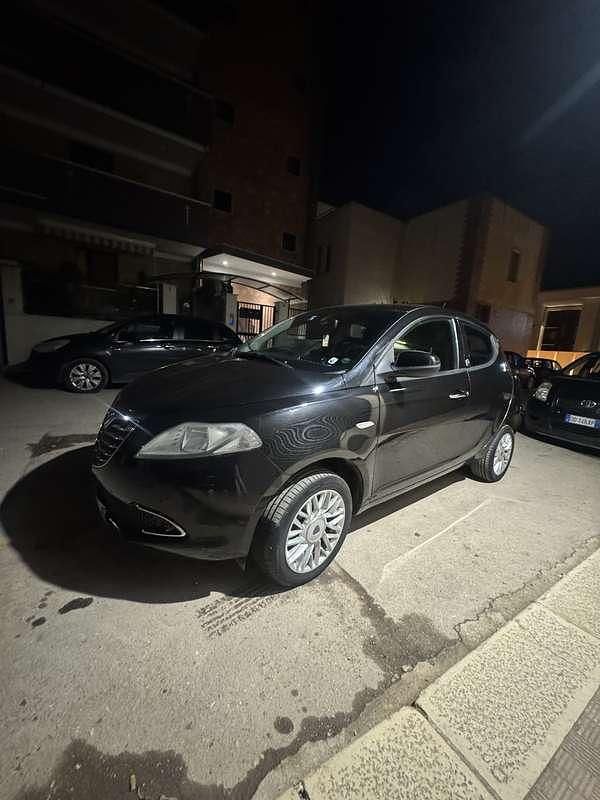 Usata Lancia Ypsilon Silver 80 CV (58 kW) 2014 Utilitaria