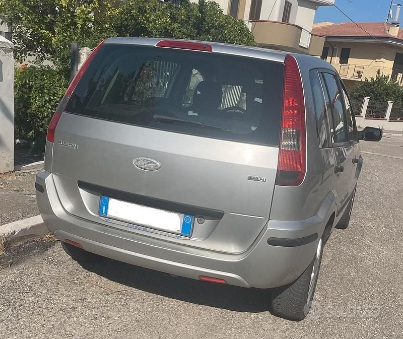 Usata Ford Fusion 68 CV (50 kW) 2004 Grigio Utilitaria