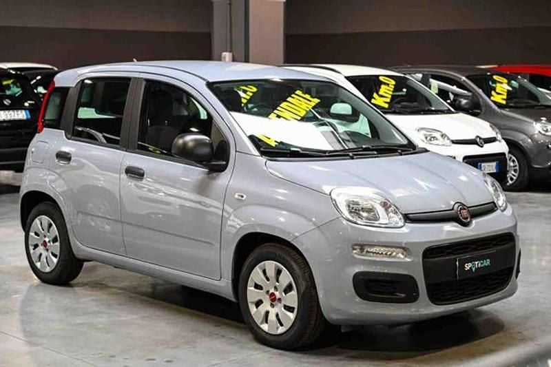 Usata Fiat Panda Easy 69 CV (50 kW) 2022 Grigio pastello Utilitaria