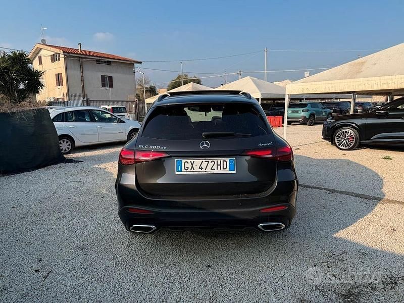 Usata Mercedes GLC300e AMG line 367 CV (269 kW) 2024 Grigio SUV